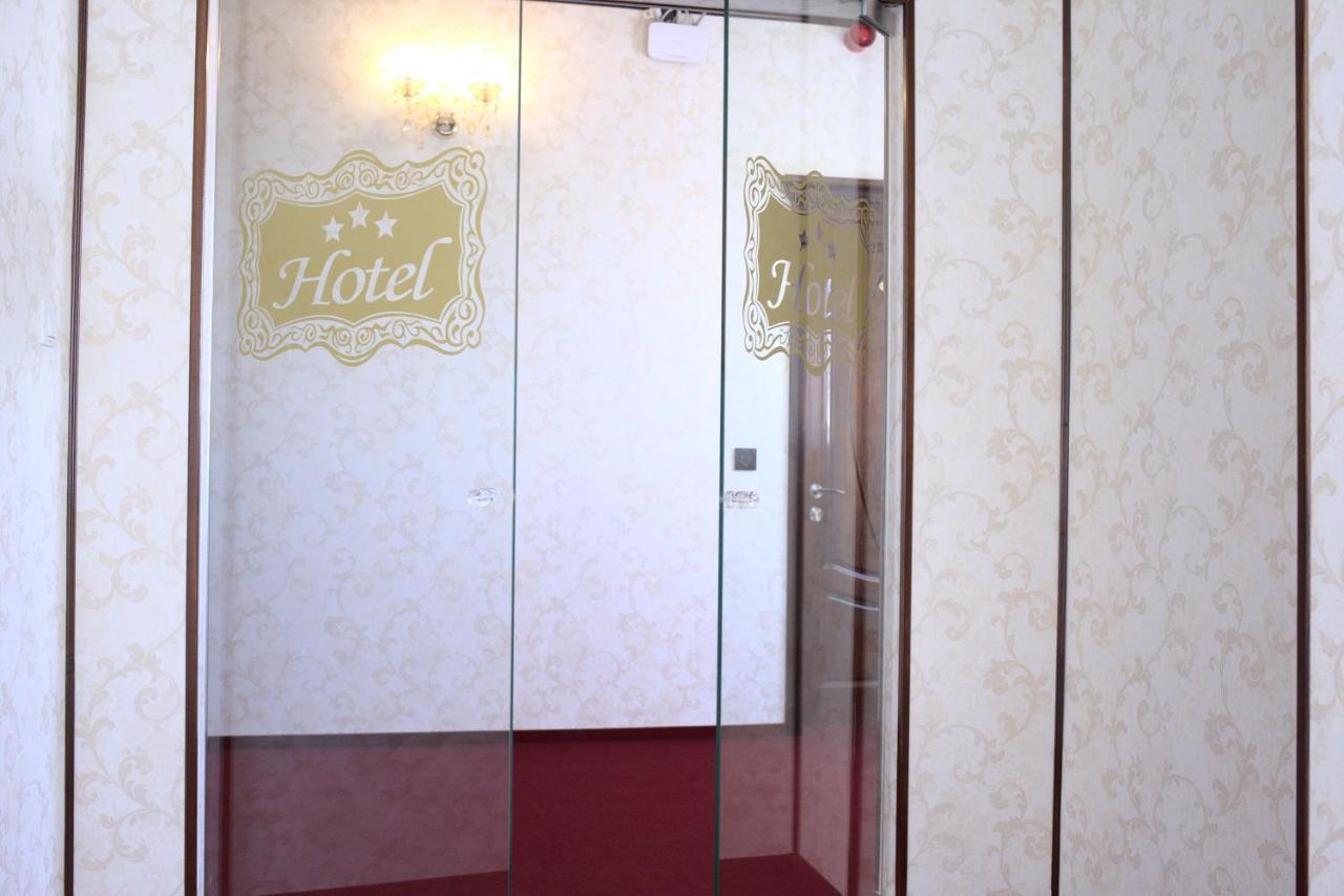 Hotel Onix Roman Exteriér fotografie
